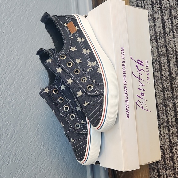Blowfish Shoes - NIB Blowfish Patriotic American Navy Blue White Gray Stars shoes 7.5